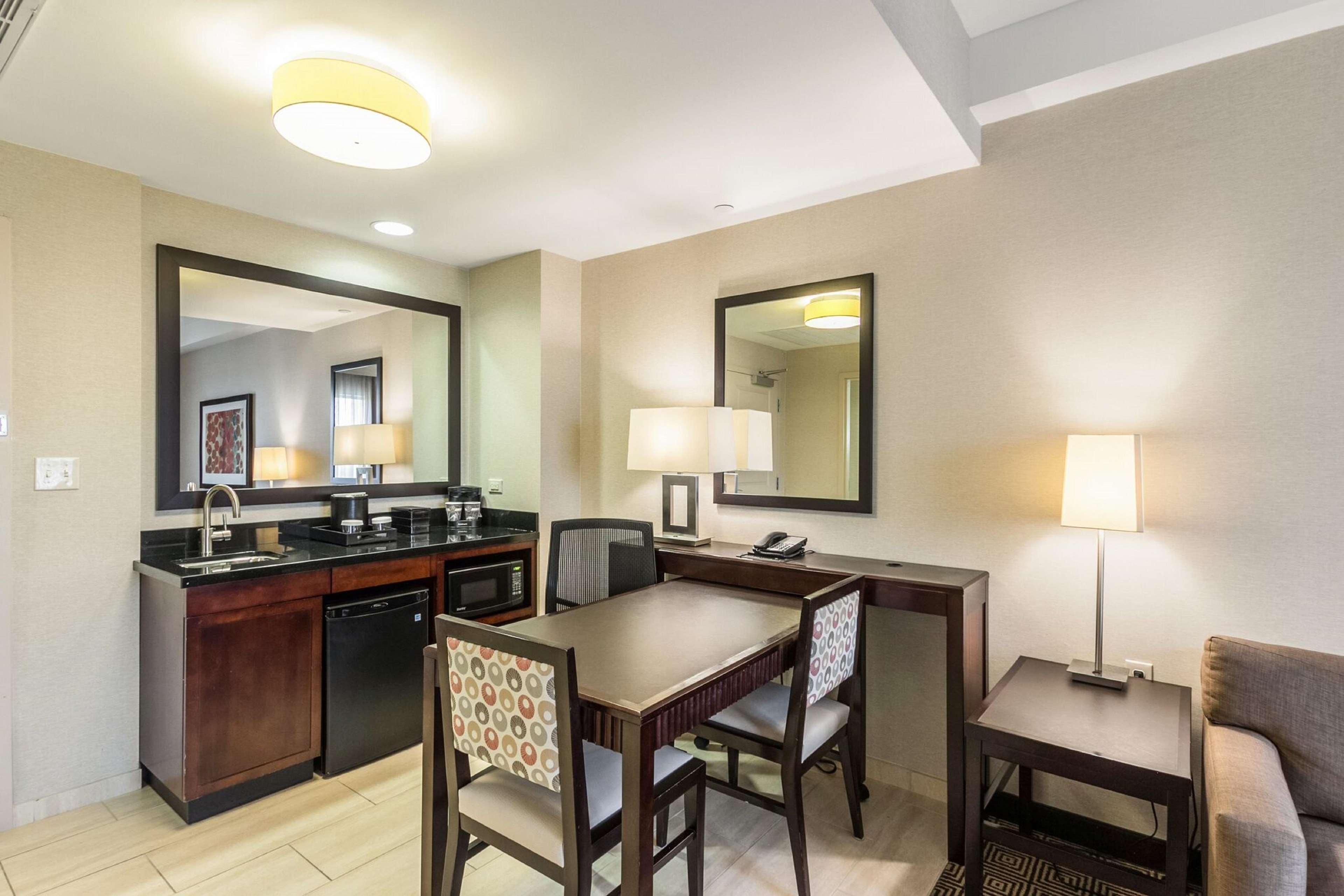 เอมบาสซี สวีท เอลิซาเบธ เนวาร์ค แอร์พอร์ต Hotel ภายนอก รูปภาพ