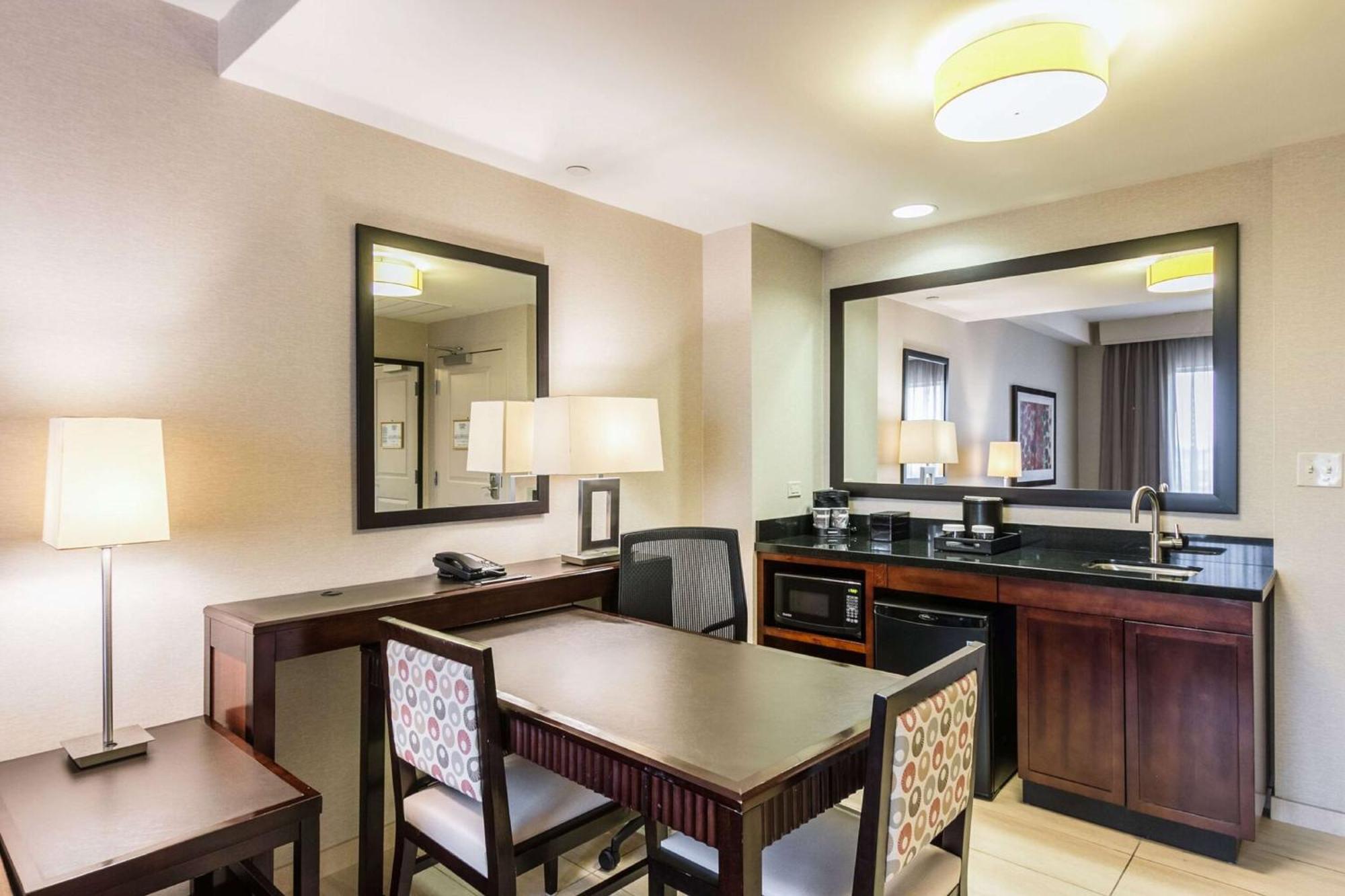 เอมบาสซี สวีท เอลิซาเบธ เนวาร์ค แอร์พอร์ต Hotel ภายนอก รูปภาพ